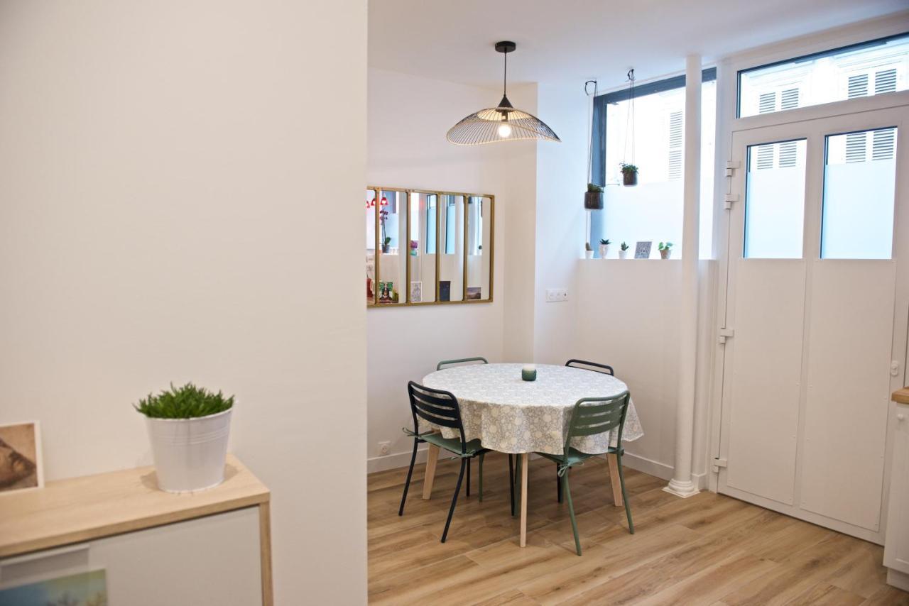 Charming Parisian Apartment With Air Conditioning - Climatisation & 2 Bedrooms - Batignolles Parigi Esterno foto